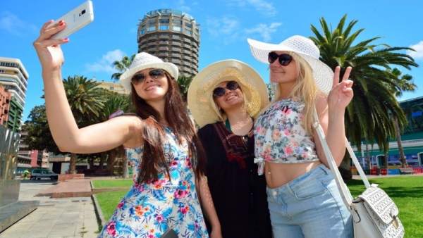 Turistas en Las Palmas de Gran Canaria Turistas en Las Palmas de Gran Canaria