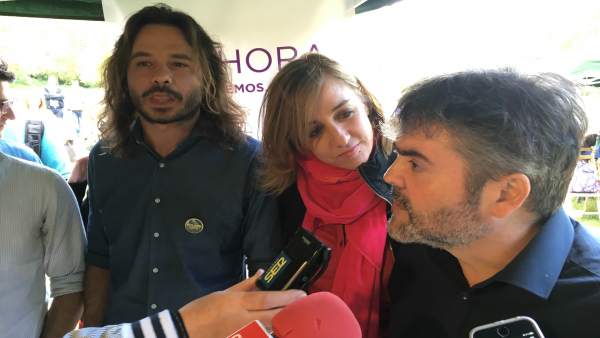 Tania Sánchez en Burgos, en la foto, de izquierda a derecha, Miguel Vila, candid Tania Sánchez en Burgos, en la foto, de izquierda a derecha, Miguel Vila, candid