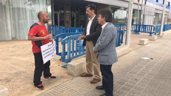 C's se reúne con un agente forestal en huelga por el catalán como requisito C's se reúne con un agente forestal en huelga por el catalán como requisito