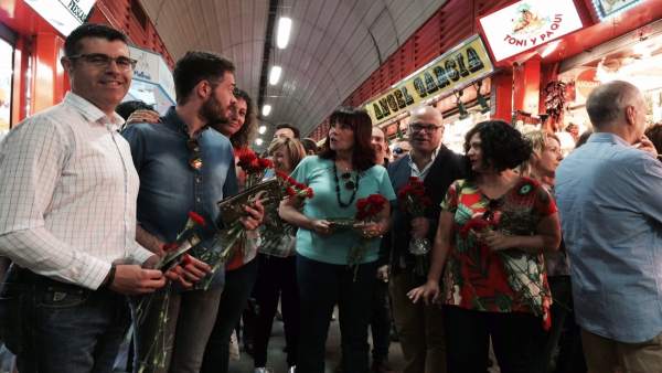 Reparto del PSOE en el Mercado de San Francisco de Jaén Reparto del PSOE en el Mercado de San Francisco de Jaén
