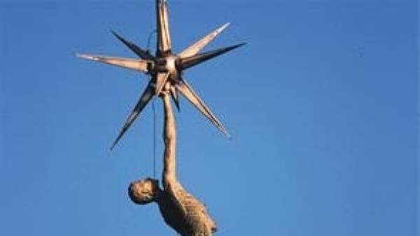 El Síndic pide a Tortosa retirar un monumento franquista El Síndic pide a Tortosa retirar un monumento franquista