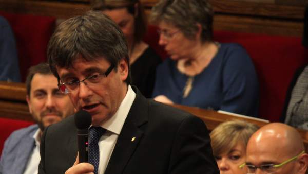 El president de la Generalitat, Carles Puigdemont, interviniendo en el Parlament. El president de la Generalitat, Carles Puigdemont, interviniendo en el Parlament.