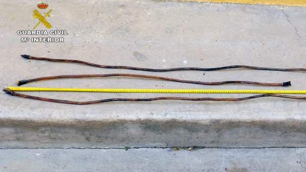 La Guardia Civil recupera cien metros de cable de cobre de la estación de tren La Guardia Civil recupera cien metros de cable de cobre de la estación de tren