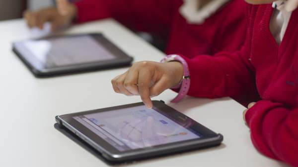 Colegio, aula, primaria, clase, niño, niña, niños, estudiando, estudiar, deberes Colegio, aula, primaria, clase, niño, niña, niños, estudiando, estudiar, deberes