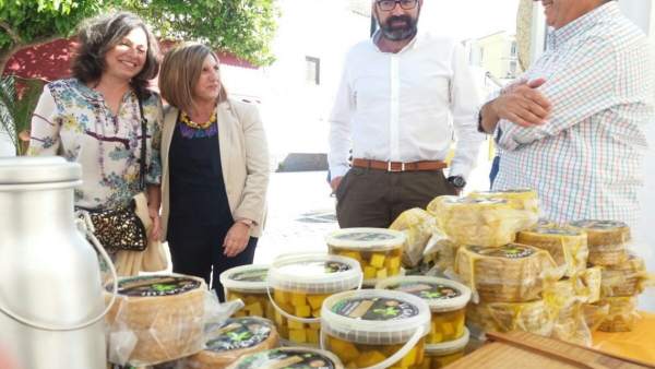 García asiste a la Feria de Ecosistemas y Bosques en Alcalá de los Gazules García asiste a la Feria de Ecosistemas y Bosques en Alcalá de los Gazules