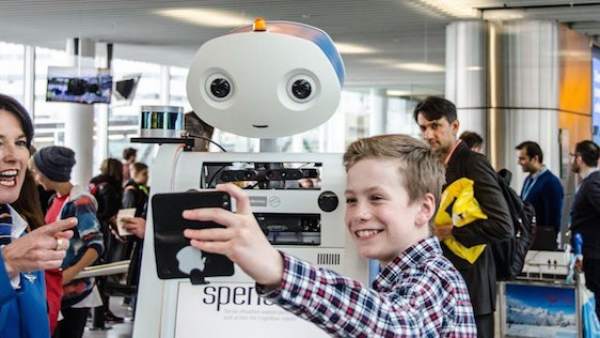 El robot Spencer de KLM El robot Spencer de KLM