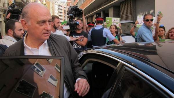 Fernández Díaz en un escrache de la PAH Fernández Díaz en un escrache de la PAH