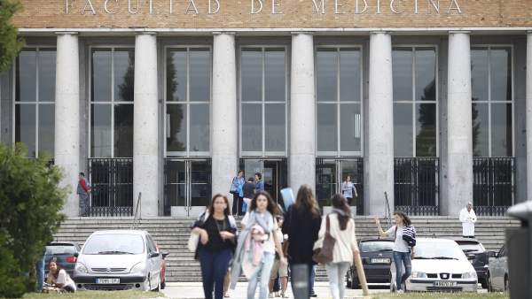 Universidad Complutense de Madrid Universidad Complutense de Madrid