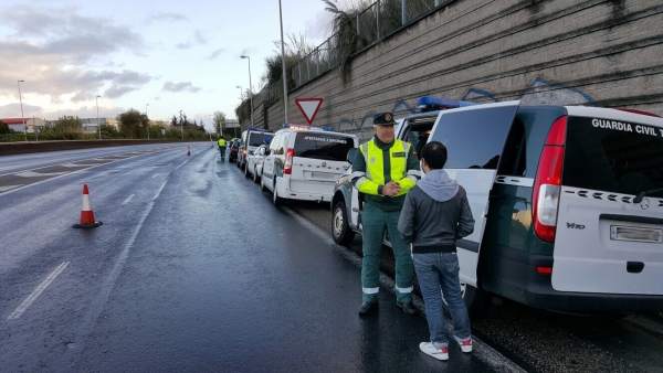 Control de la Guardia Civil por drogas y alcohol Control de la Guardia Civil por drogas y alcohol