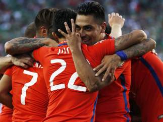 Chile golea