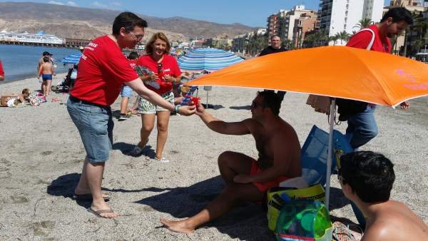 Reparto del PSOE por playas de Almería Reparto del PSOE por playas de Almería