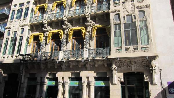 Fachada de la sede central de Bantierra Fachada de la sede central de Bantierra