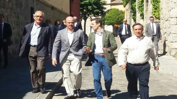 De Guinfos paseando por Ávila De Guinfos paseando por Ávila