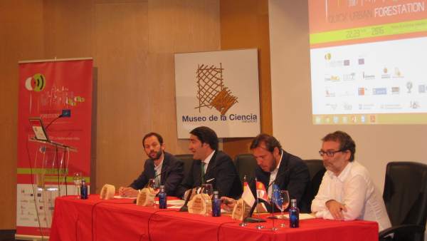 Suárez Quiñones y Óscar Puente, en el Foro de Bosques Urbanos Suárez Quiñones y Óscar Puente, en el Foro de Bosques Urbanos