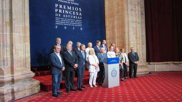 El jurado del Premio Princesa de Cooperación, en la lectura del acta. El jurado del Premio Princesa de Cooperación, en la lectura del acta.