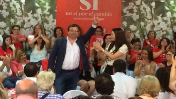Fernández Vara en un acto en Cáceres Fernández Vara en un acto en Cáceres