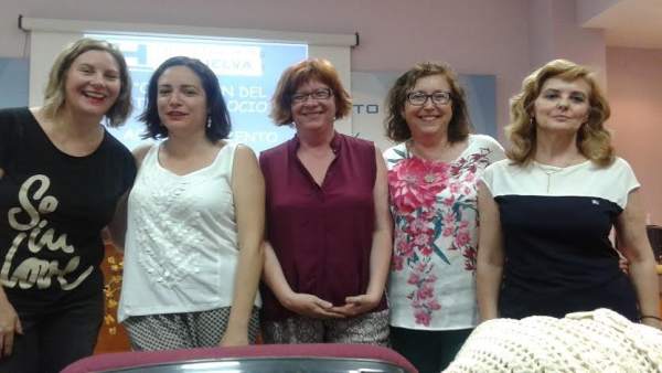 Auxiliares del servicio de ayuda a domicilio de la Diputación de Huelva. Auxiliares del servicio de ayuda a domicilio de la Diputación de Huelva.