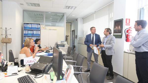 Visita a la oficina de vivienda. Visita a la oficina de vivienda.