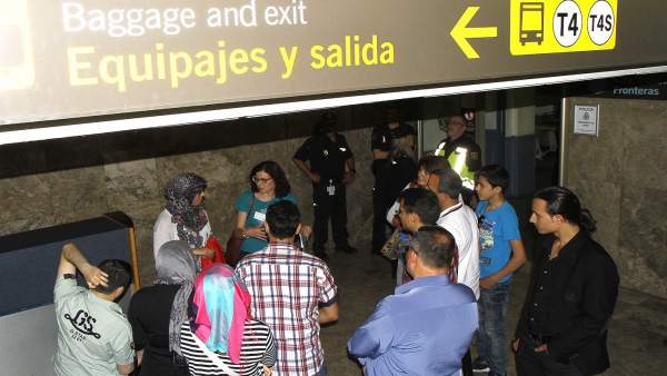 LLegada del primer grupo de refugiados sirios procedentes de Turqu'ia LLegada del primer grupo de refugiados sirios procedentes de Turqu'ia