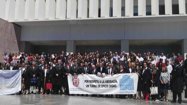 Concentración abogados Málaga para mejor turno de oficio Concentración abogados Málaga para mejor turno de oficio