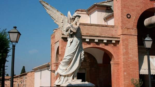 El recorrido dará a conocer la historia detrás de las esculturas de panteones El recorrido dará a conocer la historia detrás de las esculturas de panteones