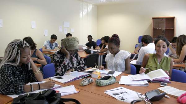 Alumnos de la Universidad Paris Est-Creteil (Francia) en una de sus clases. Alumnos de la Universidad Paris Est-Creteil (Francia) en una de sus clases.