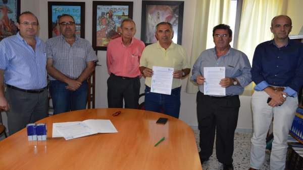 Firma del contrato definitivo con la empresa Construcciones Maygar. Firma del contrato definitivo con la empresa Construcciones Maygar.