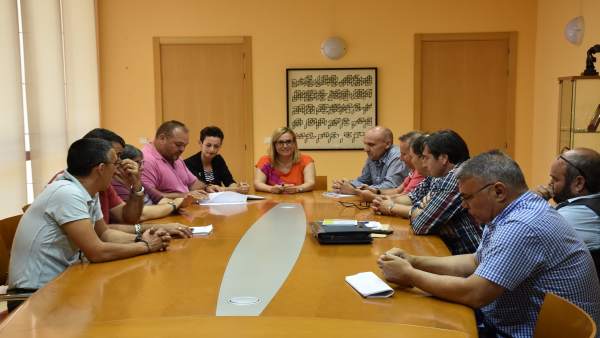 Ana Mula y representantes sindicales del Ayuntamiento Ana Mula y representantes sindicales del Ayuntamiento