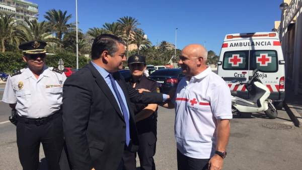 El delegado de Gobierno en Andalucía, Antonio Sanz, visita el puerto de Almería El delegado de Gobierno en Andalucía, Antonio Sanz, visita el puerto de Almería