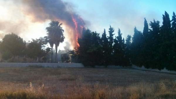 Imagen del incendio declarado en una casa de Puente Tocinos Imagen del incendio declarado en una casa de Puente Tocinos