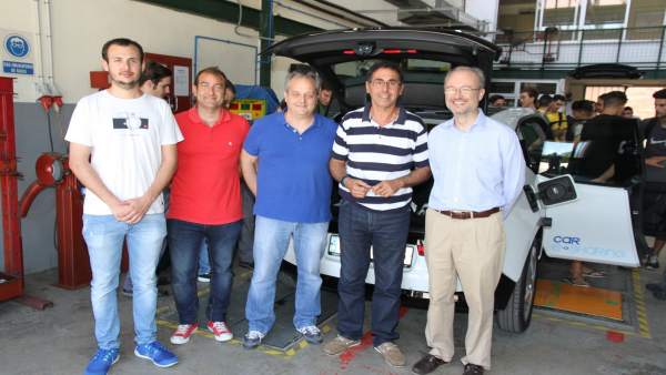 Endesa con alumnos de automoción Endesa con alumnos de automoción