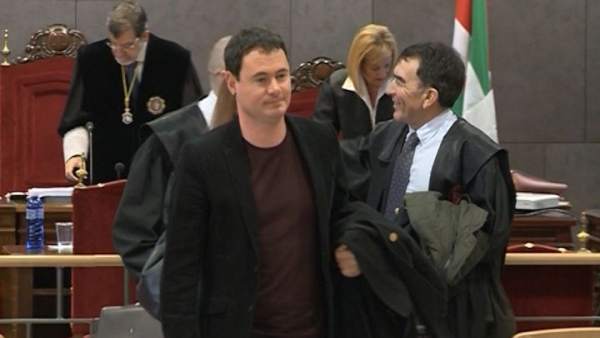 Arraiz asume la acusación de pertenencia a ETA Arraiz asume la acusación de pertenencia a ETA