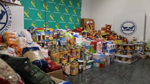 Donación de productos de la Guardia Civil al Banco de Alimentos Donación de productos de la Guardia Civil al Banco de Alimentos