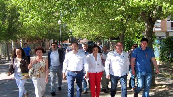 Luena y Aldama, con sus compañeros del PSOE Luena y Aldama, con sus compañeros del PSOE