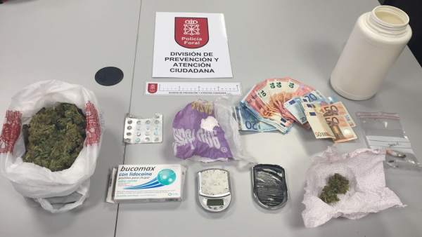 Droga y efectos intervenidos en la bajera. Droga y efectos intervenidos en la bajera.