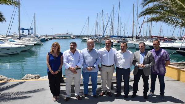 Ruiz Espejo y Rodríguez Gómez de Celis en el puerto de La caleta de Velez Ruiz Espejo y Rodríguez Gómez de Celis en el puerto de La caleta de Velez
