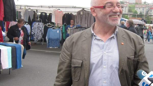 José Canedo en el mercadillo de Salgueiriños, Santiago José Canedo en el mercadillo de Salgueiriños, Santiago