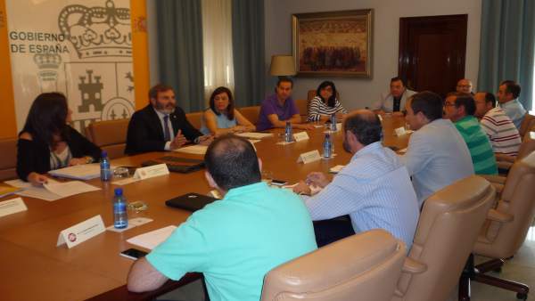 Reunión de la Comisión Provincial de Seguimiento del PFEA. Reunión de la Comisión Provincial de Seguimiento del PFEA.