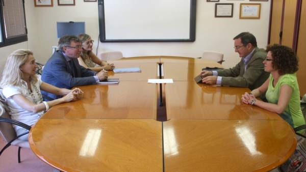 Reunión entre equipos directivos de Sanidad de Cantabria y Asturias Reunión entre equipos directivos de Sanidad de Cantabria y Asturias
