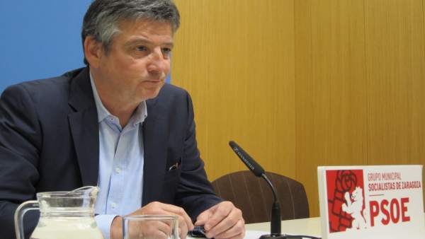 El concejal del PSOE, Javier Trívez, en rueda de prensa en el Ayuntamiento El concejal del PSOE, Javier Trívez, en rueda de prensa en el Ayuntamiento