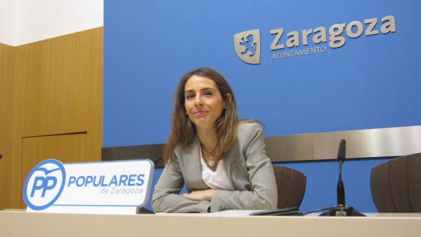 María Navarro (PP) en rueda de prensa en el Ayuntamiento de Zaragoza María Navarro (PP) en rueda de prensa en el Ayuntamiento de Zaragoza
