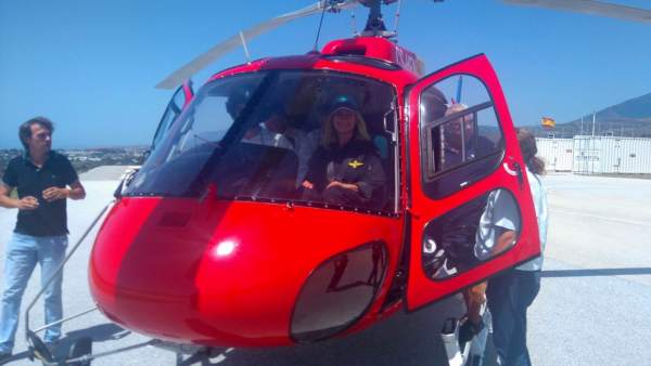 Irene Rivera, Ciudadanos, pilota un helicóptero Irene Rivera, Ciudadanos, pilota un helicóptero