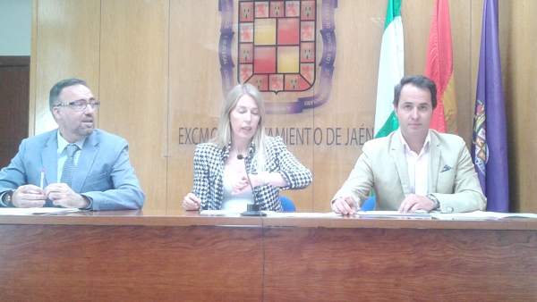 Los tres concejales no adscritos en la rueda de prensa Los tres concejales no adscritos en la rueda de prensa
