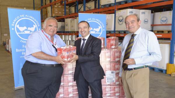 Entrega de la leche recogida en la campaña 'Ningún niño sin bigote' Entrega de la leche recogida en la campaña 'Ningún niño sin bigote'