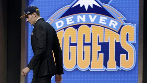 Juan Hernangomez, tras ser seleccionado por Nuggets de Denver Juan Hernangomez, tras ser seleccionado por Nuggets de Denver