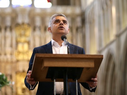 Sadiq Khan toma juramento como alcalde de Londres