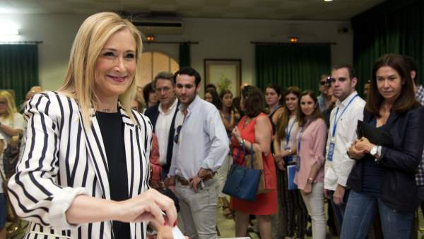 Cifuentes vota en Madrid Cifuentes vota en Madrid