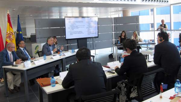 Burgos se dirige a la delegación china en Valladolid Burgos se dirige a la delegación china en Valladolid