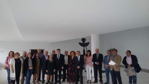Xunta firma un convenio para subvencionar comedor y transporte a discapacitados Xunta firma un convenio para subvencionar comedor y transporte a discapacitados