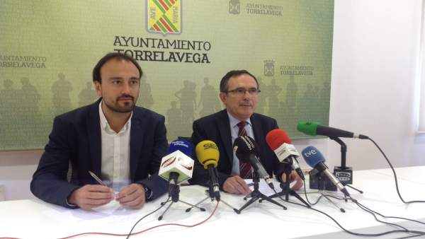 Cruz Viadero y López Estrada en rueda de prensa tras suspenderse el pleno Cruz Viadero y López Estrada en rueda de prensa tras suspenderse el pleno
